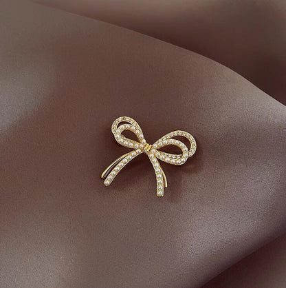 Bow pearl brooch