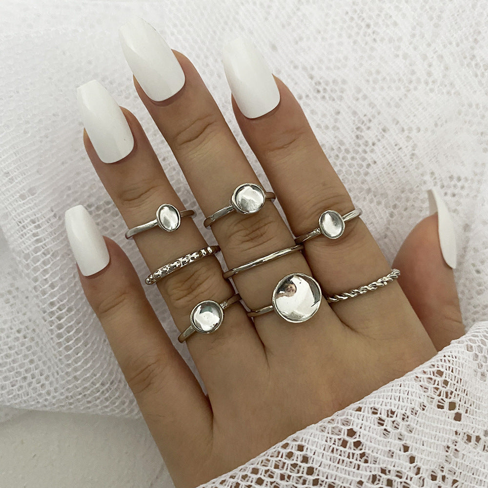 8-piece set of contrasting rings