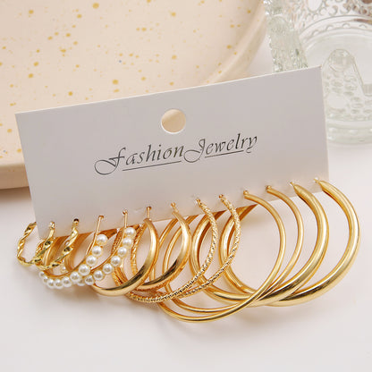 Creative gold c-shaped metal earrings