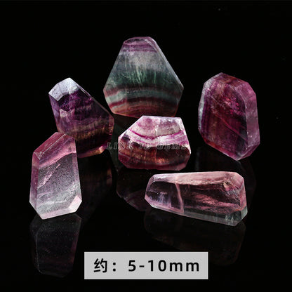 Tabletas de piedra rugosa conformadas con fluorita arcoíris de colores naturales 