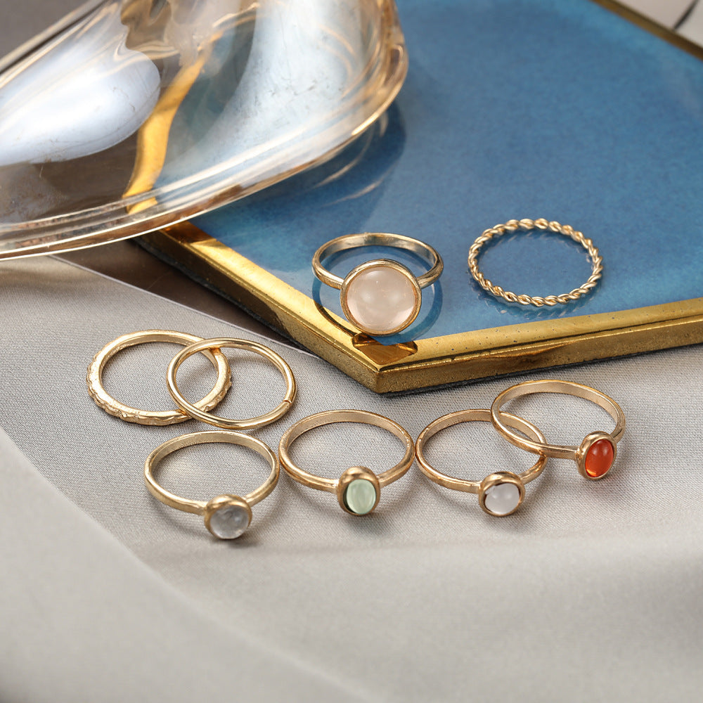 8-piece set of contrasting rings