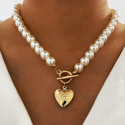 Creative black peach heart clavicle necklace wholesale