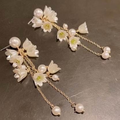 Elegant flower earrings