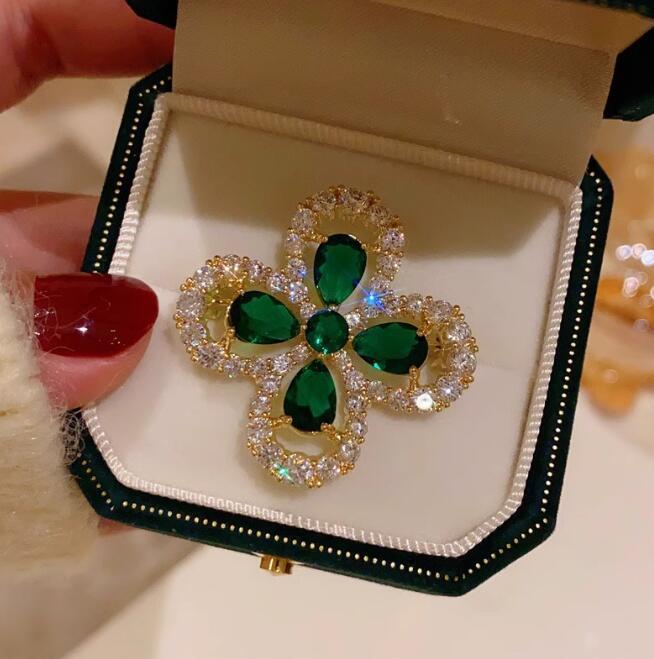 Emerald Brooch Female High-end