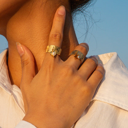 Anillo con colgante de corazón y estrella 