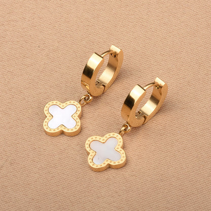 Ear buckle lucky four-leaf clover