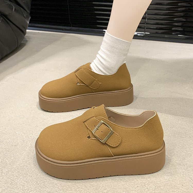 Flat-soled cow suede shoes