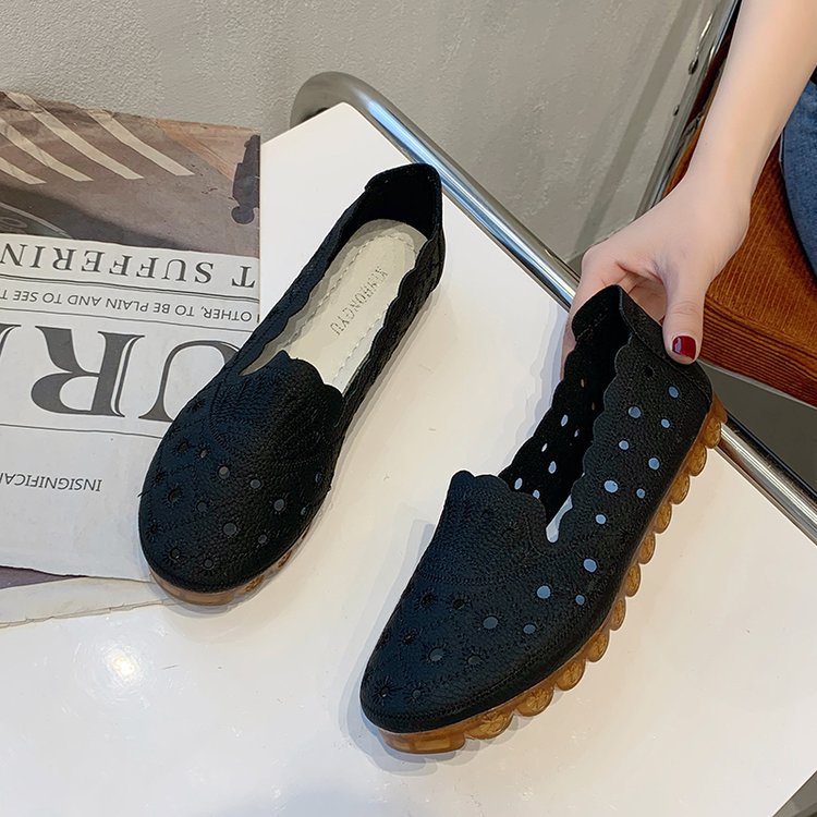 Bull tendon sole embroidered shoes