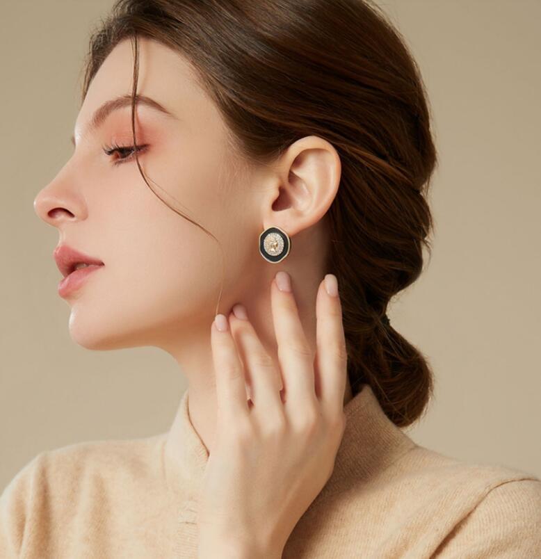 Portrait earrings