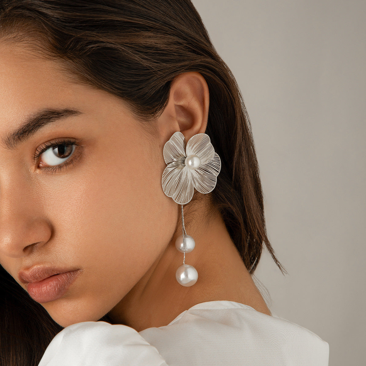 Three-dimensional ginkgo leaf flower stud earrings