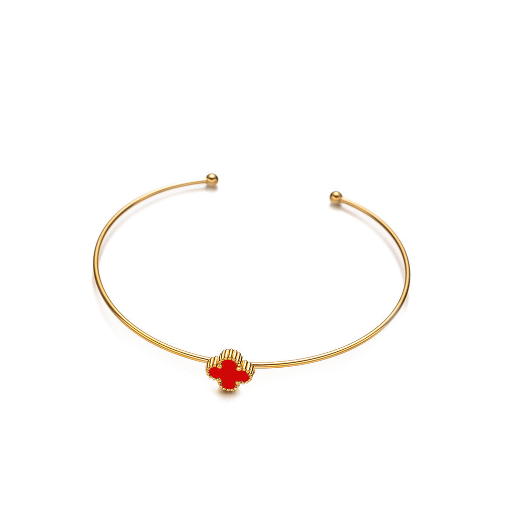 Chic Clover Bracelet: Trendy, Non-Fade, Celebrity Style