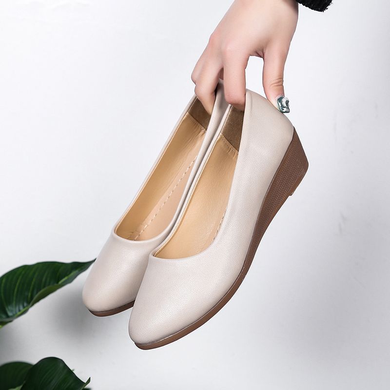 Non-slip sole soft sole mother shoes