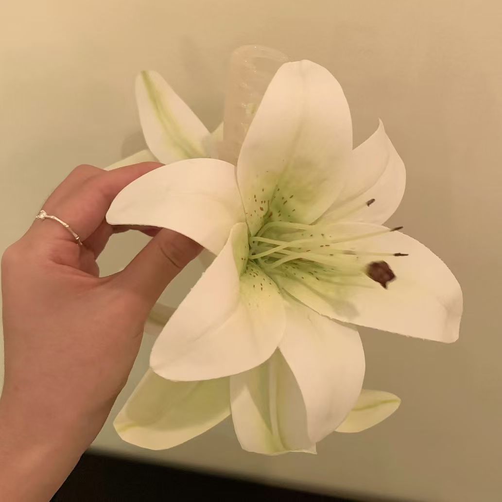 Three-dimensional lily temperament grab clip simulated flower hairpin