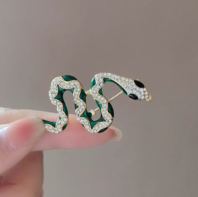 Snake brooch full of diamonds