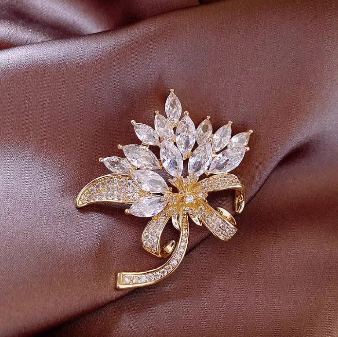 Full Diamond Flash Diamond Maple Leaf Brooch