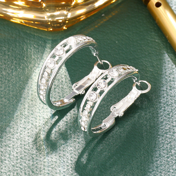 Women's C-shaped earrings with rhinestones