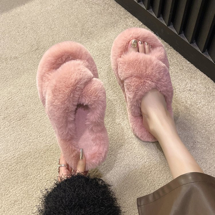 Large size crossed fluffy slippers