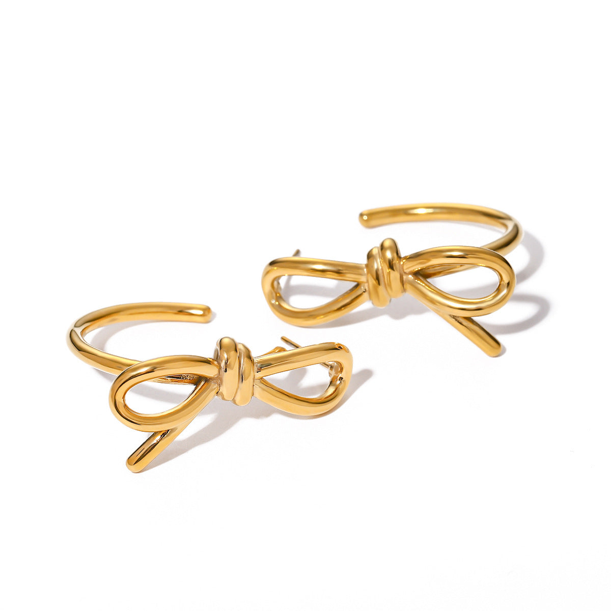 Linear bow C-shaped earrings