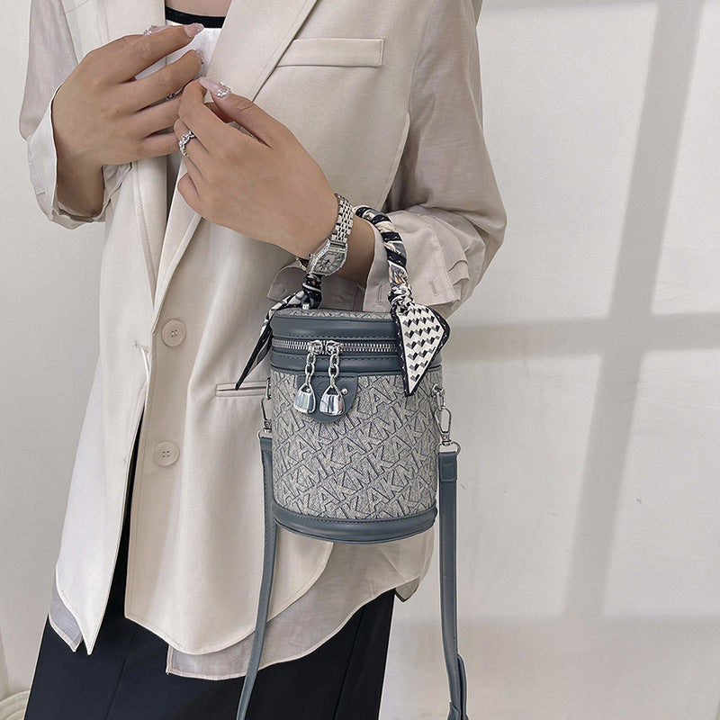 Hand bucket bag