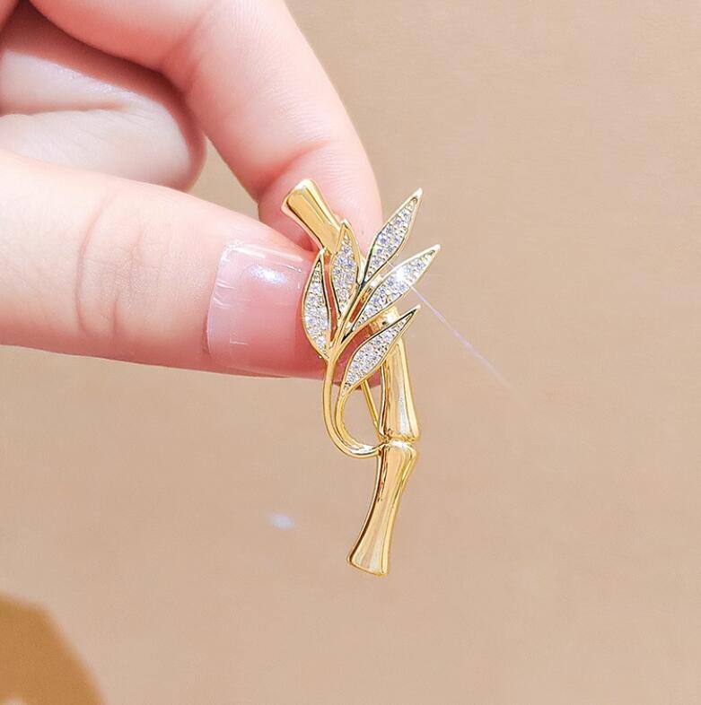 High-grade bamboo brooch