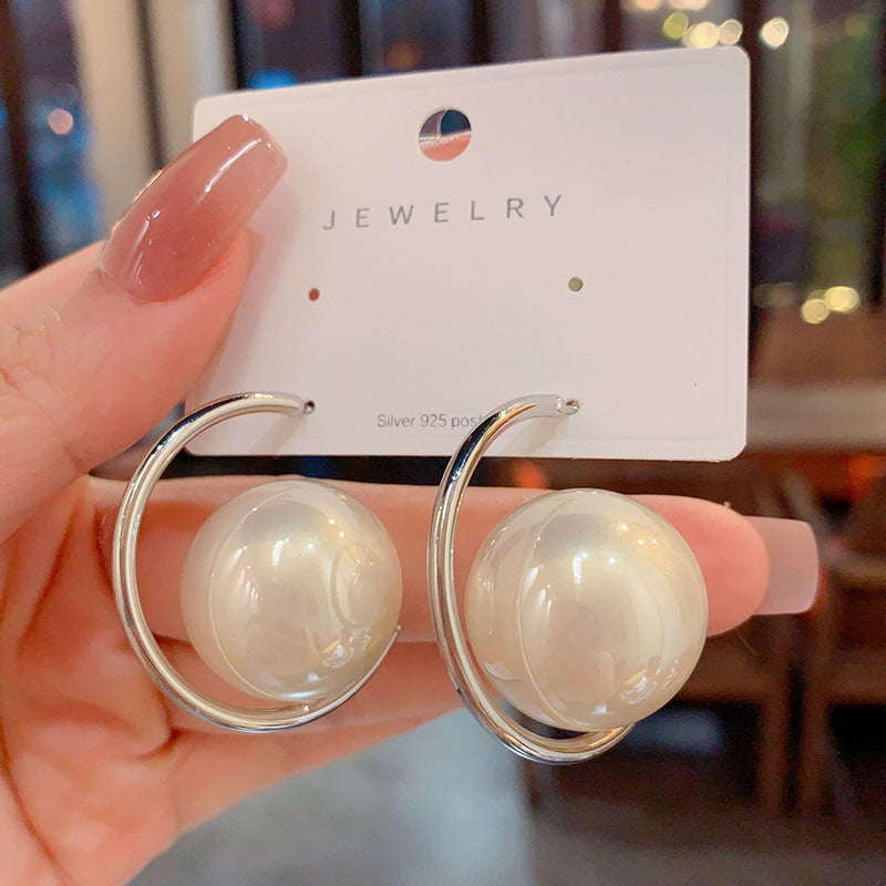 Retro temperament big pearl stud earrings