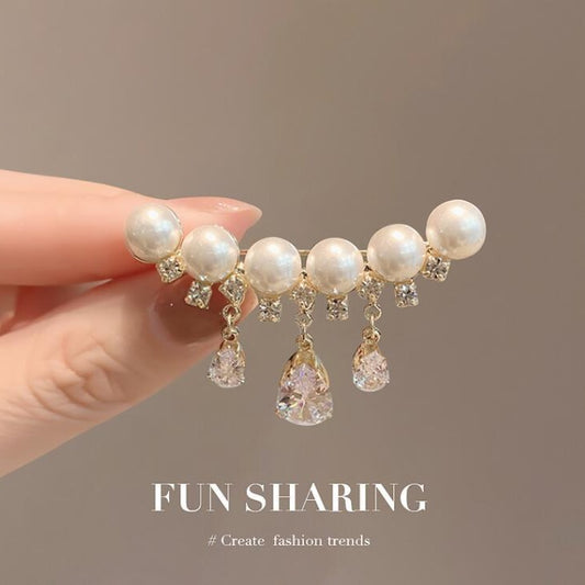 Pearl fringed brooch