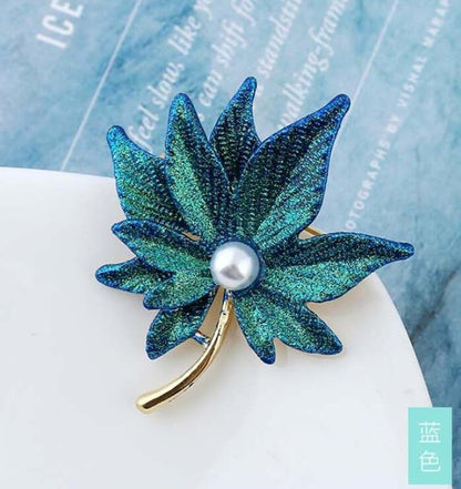 Maple Leaf Brooch Double Pearl