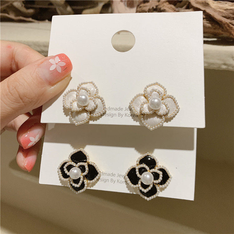 Pearl camellia earrings fashion