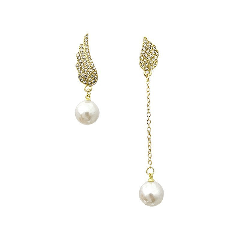 Pearl earrings, earrings, French style.