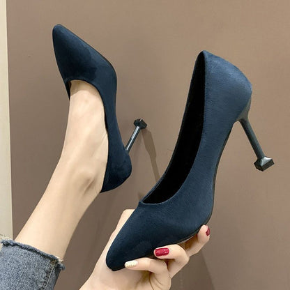 Black suede mid-heel shoes