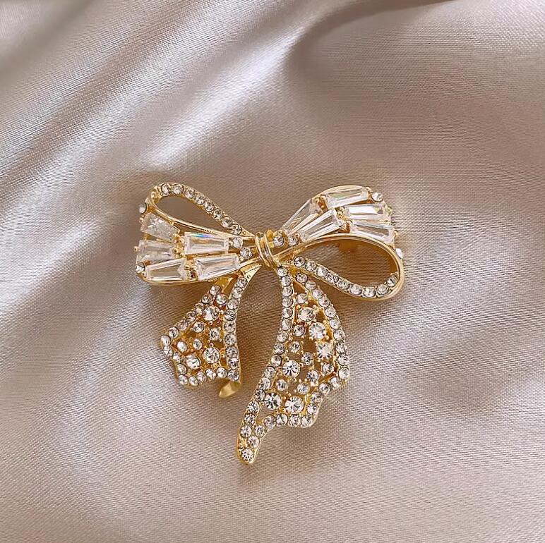 Bow zircon brooch