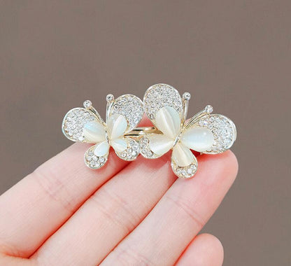 Double butterfly anti-light buckle pin