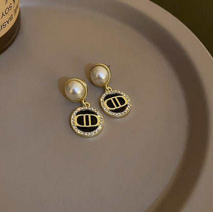 Circle pearl earrings French style