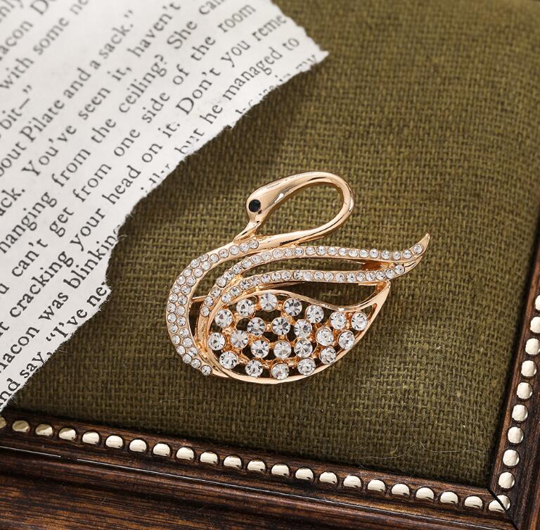 Flash Diamond Swan Brooch