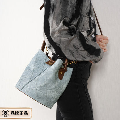 Stylish and simple large-capacity bag for women