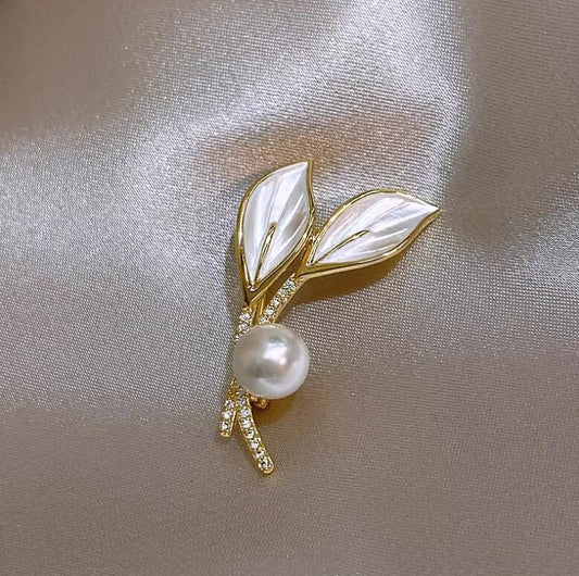 Leaf Pearl Brooch