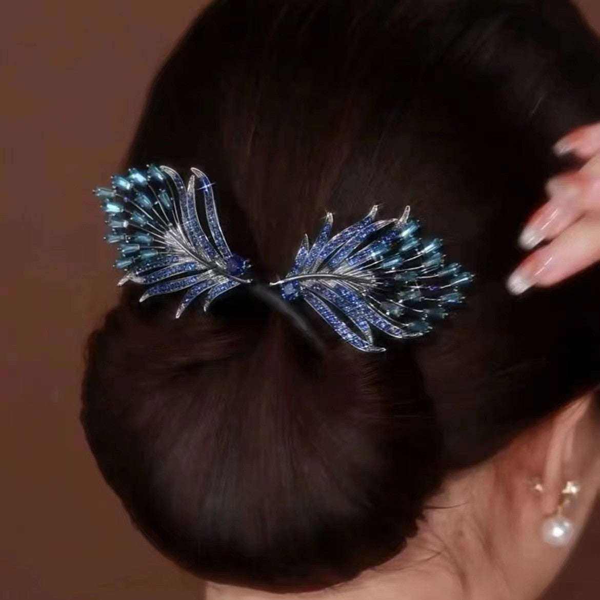 Blue feather hair reel, headdress