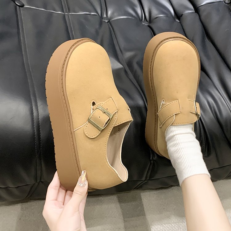 Flat-soled cow suede shoes