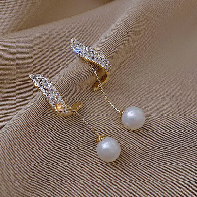 Women with Diamond Pearl Earrings