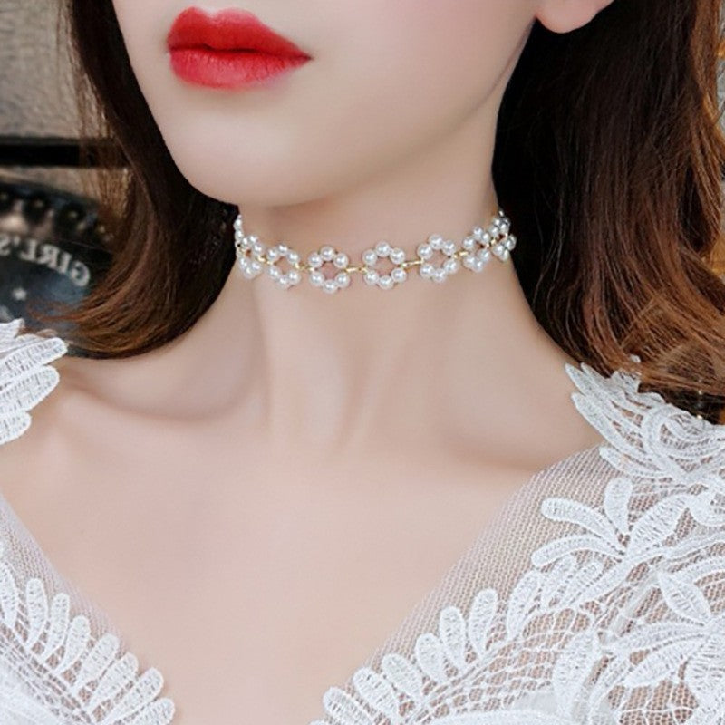 Pearl clavicle necklace with full diamonds