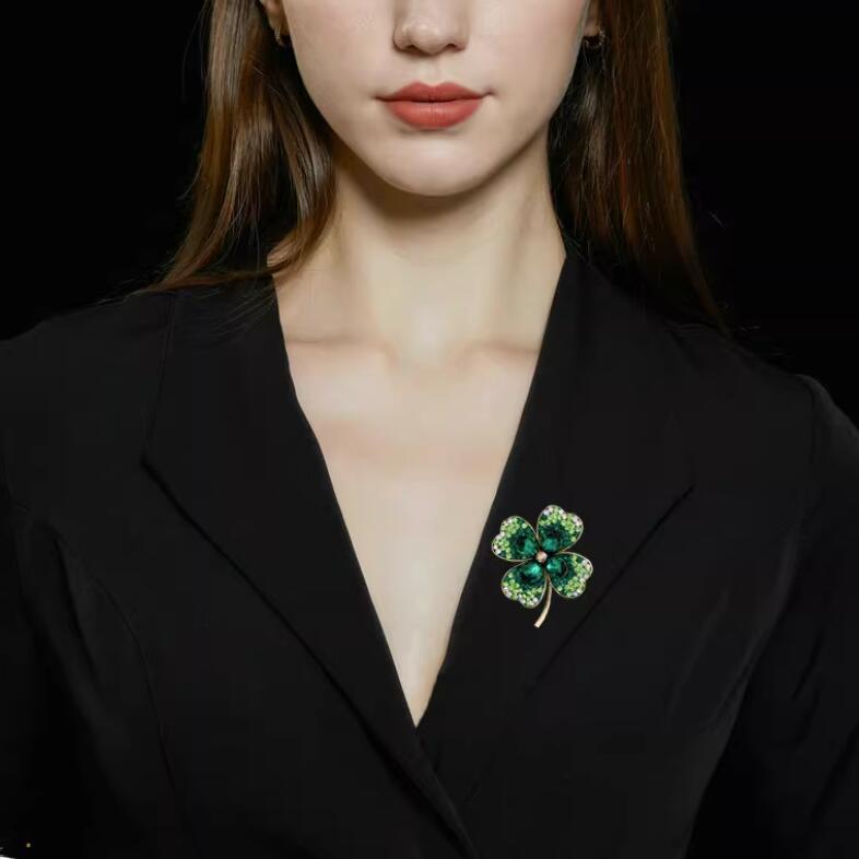 Four-leaf clover brooch high-end