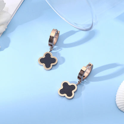 Four-leaf clover ear buckle