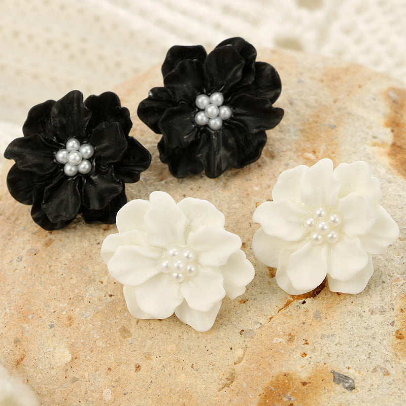 Camellia temperament pearl stud earrings