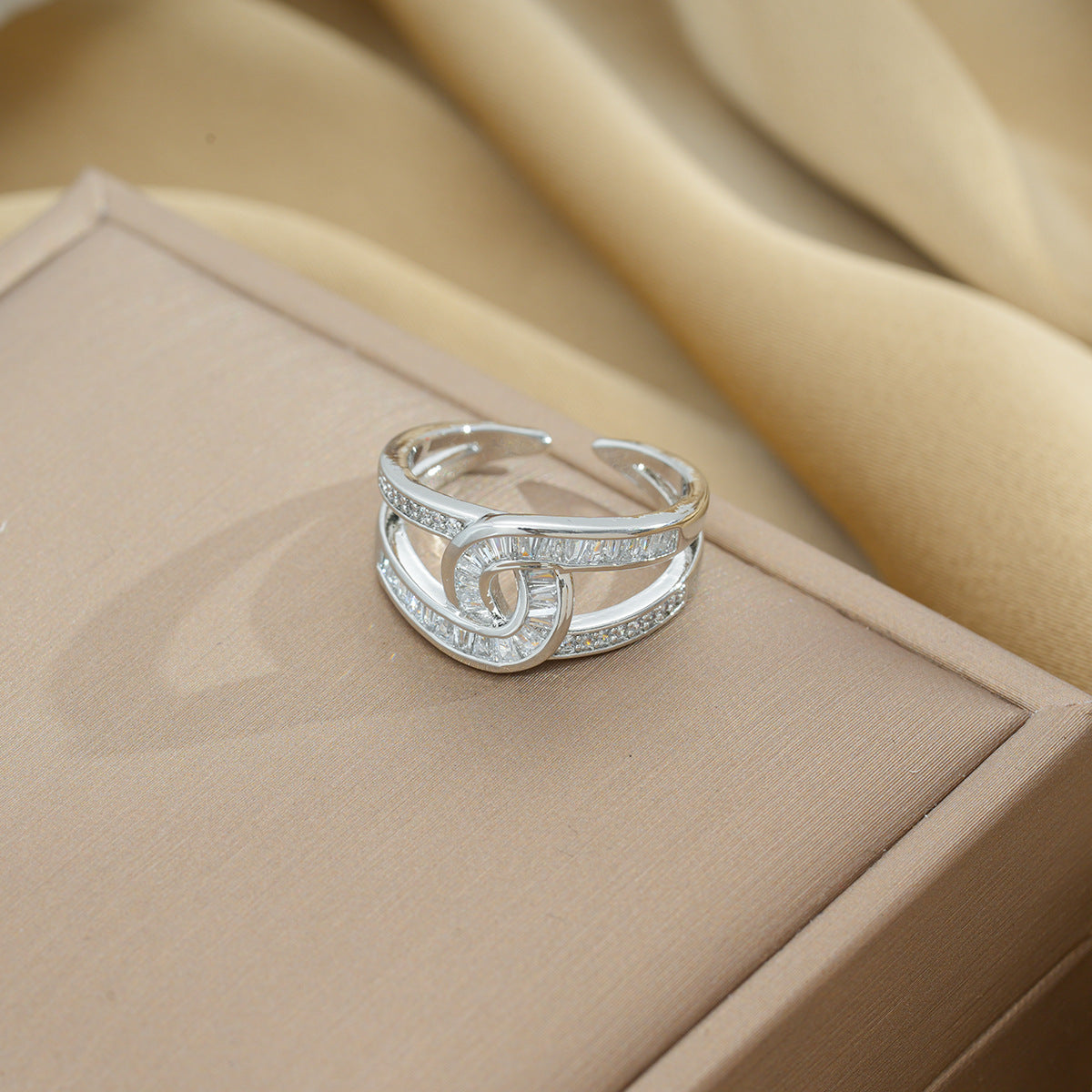 Double C Diamond Ring, Fashionable Luxury, Simple and Versatile