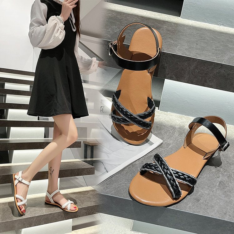 One-line buckle sandals