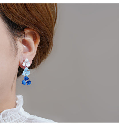 Klein blue stud earrings gradually change flowers