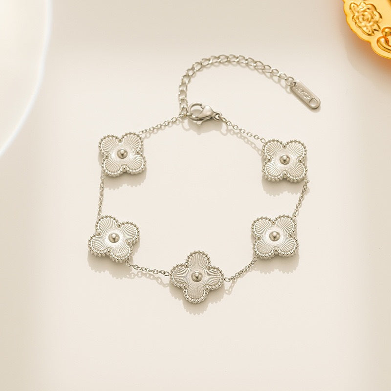 Fashion Four-Leaf Clover Necklace Set, 2023 New Design