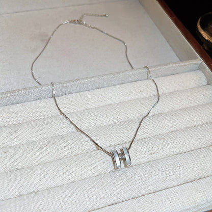 Letter three-dimensional H necklace