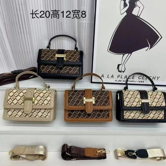 Simple women's bags are trendy and fashionable