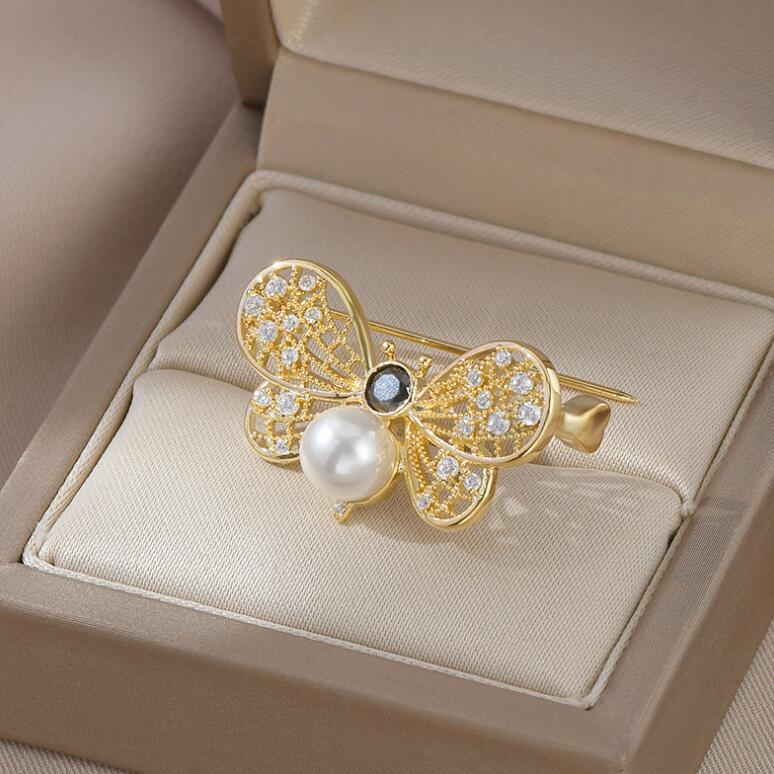 Bow Pearl Flash Diamond Brooch